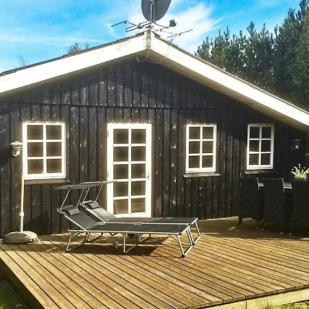 Three-bedroom Holiday In 28