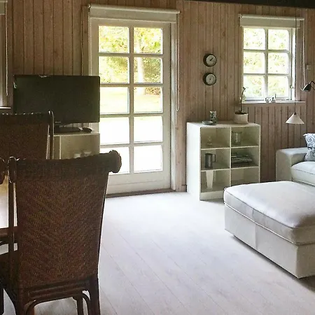بيت للعطل Three-bedroom Holiday In 28 *